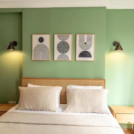 Charming Apt - Near Axis Mall