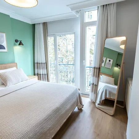 Charming Apt - Near Axis Mall