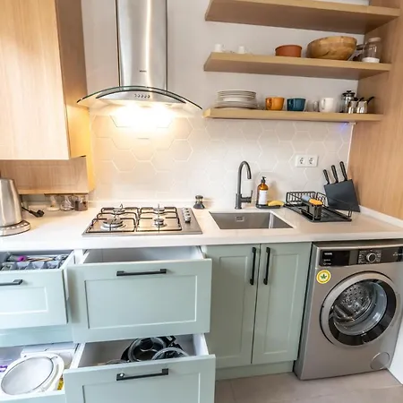 Charming Apt - Near Axis Mall Apartman *
